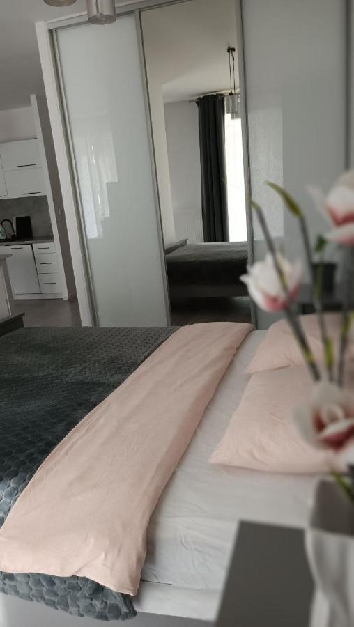 Apartment Z Ogrodkiem Na Warszawskiej Woli Warszawa Eksteriør bilde