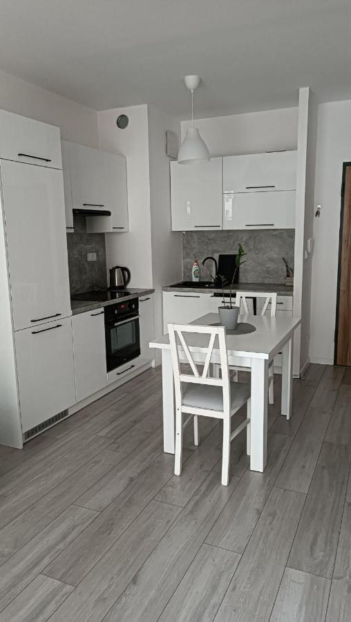 Apartment Z Ogrodkiem Na Warszawskiej Woli Warszawa Eksteriør bilde
