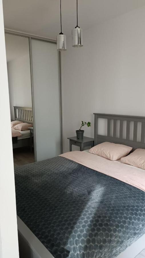 Apartment Z Ogrodkiem Na Warszawskiej Woli Warszawa Eksteriør bilde